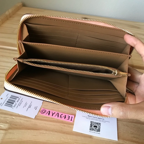 Coach wallet🎈🎈 - Picture 5 of 9